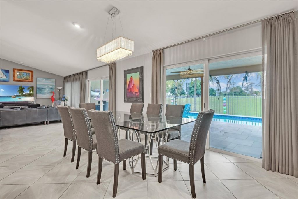 8324 NW 80th St, Tamarac, FL 33321 Photo