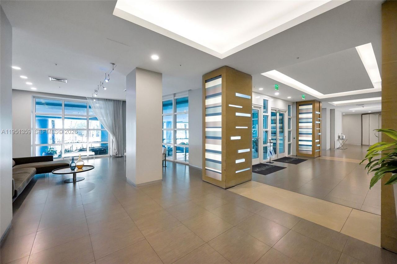 1900 N Bayshore Dr, Miami, FL 33132 Photo