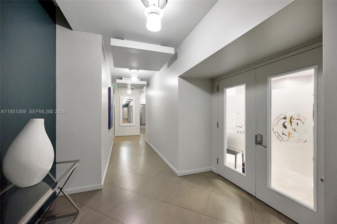 1900 N Bayshore Dr, Miami, FL 33132 Photo