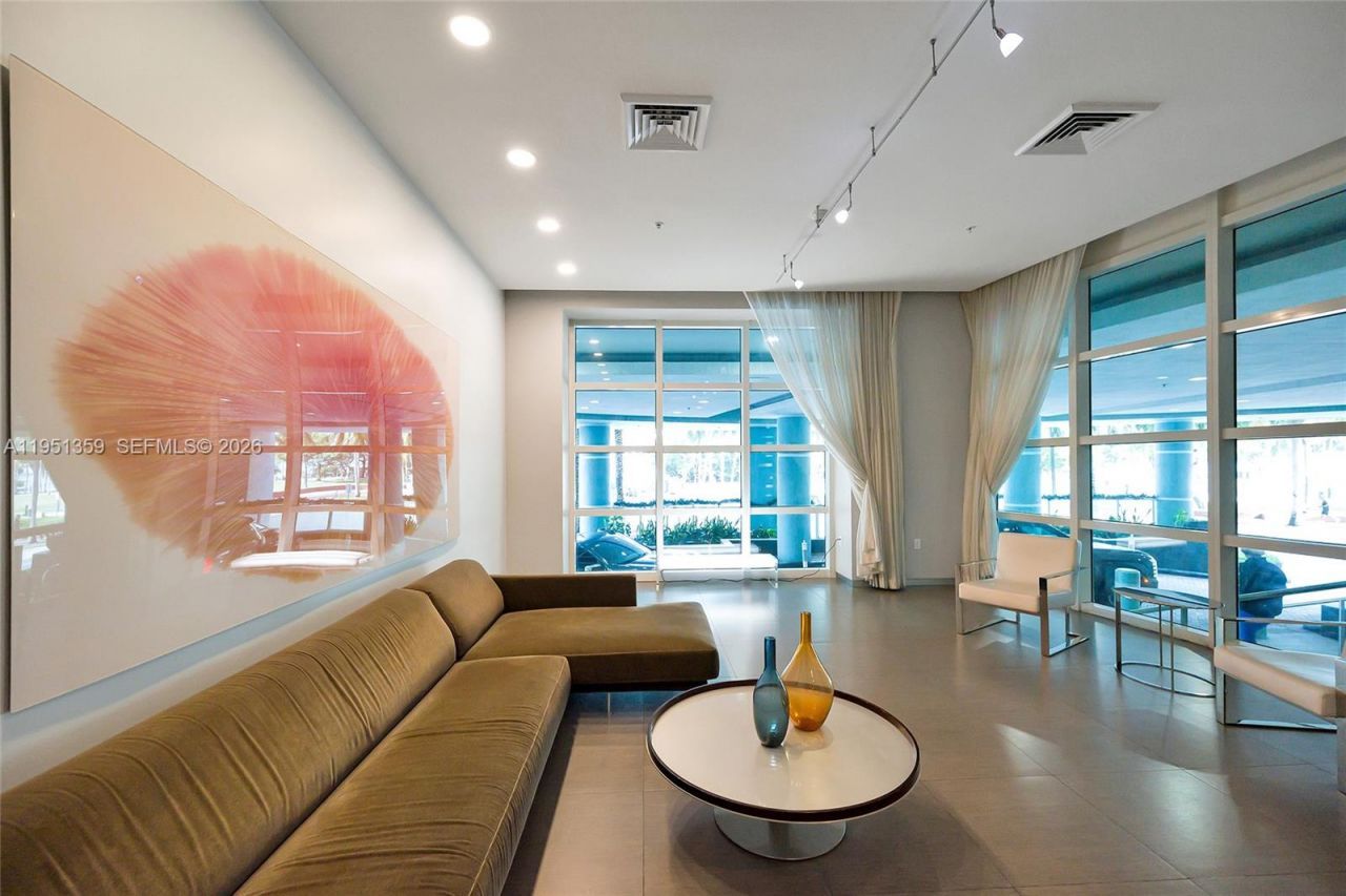 1900 N Bayshore Dr, Miami, FL 33132 Photo