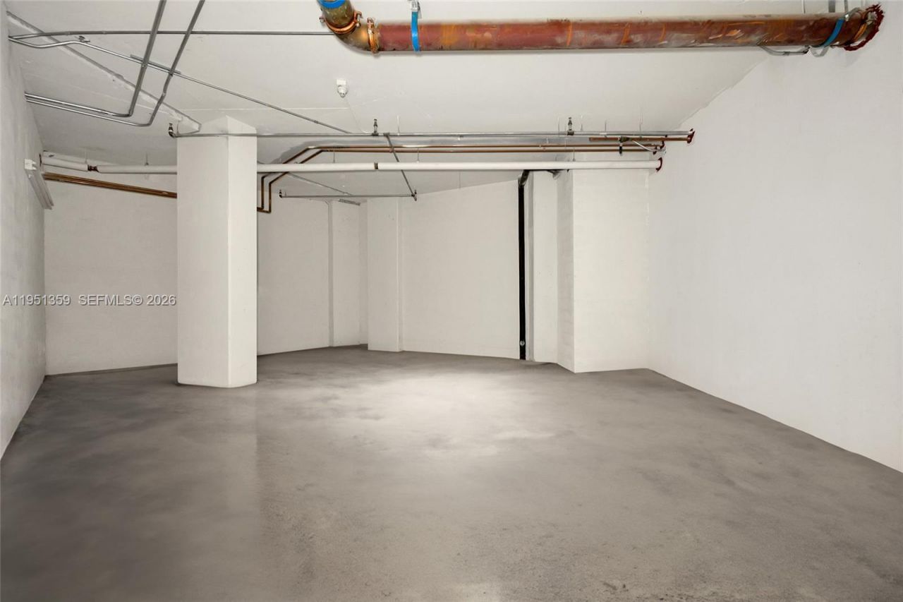 1900 N Bayshore Dr, Miami, FL 33132 Photo