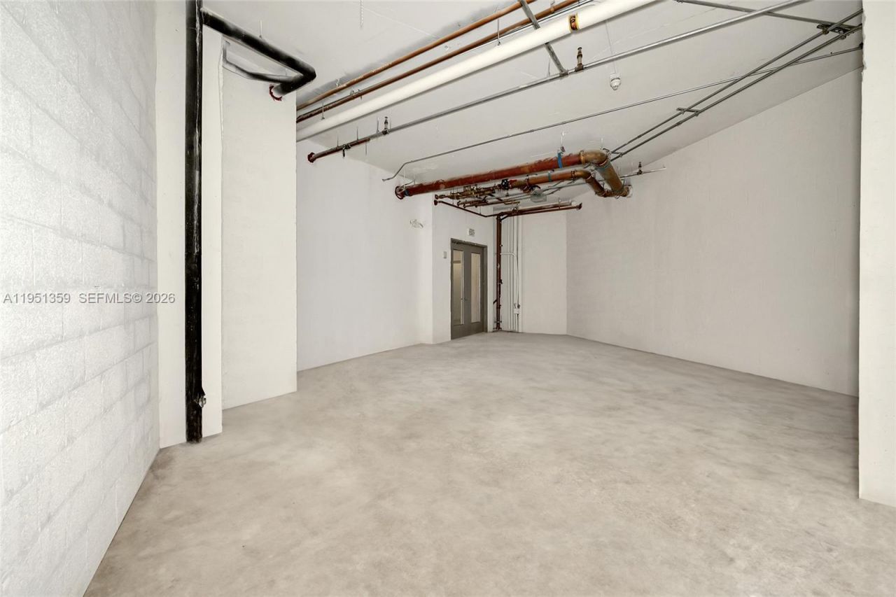 1900 N Bayshore Dr, Miami, FL 33132 Photo