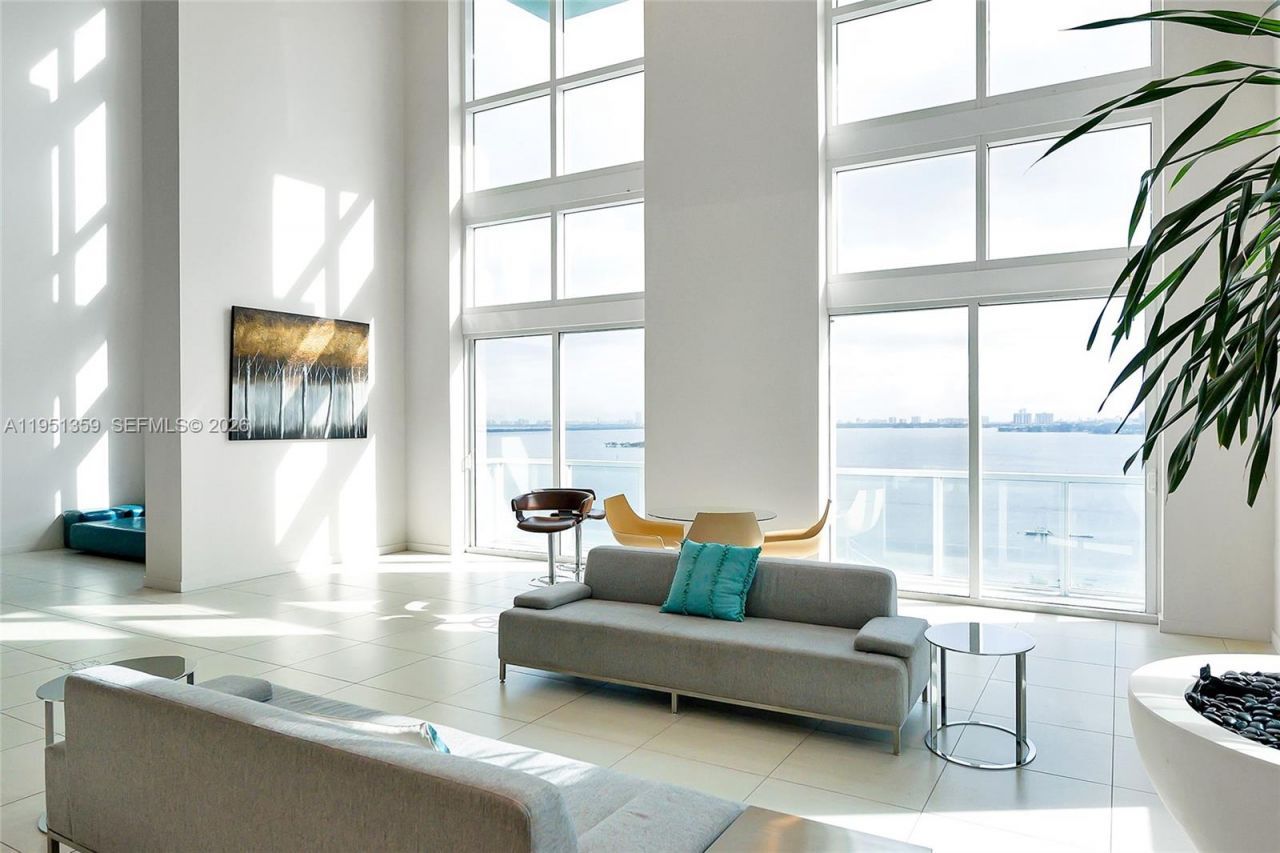 1900 N Bayshore Dr, Miami, FL 33132 Photo