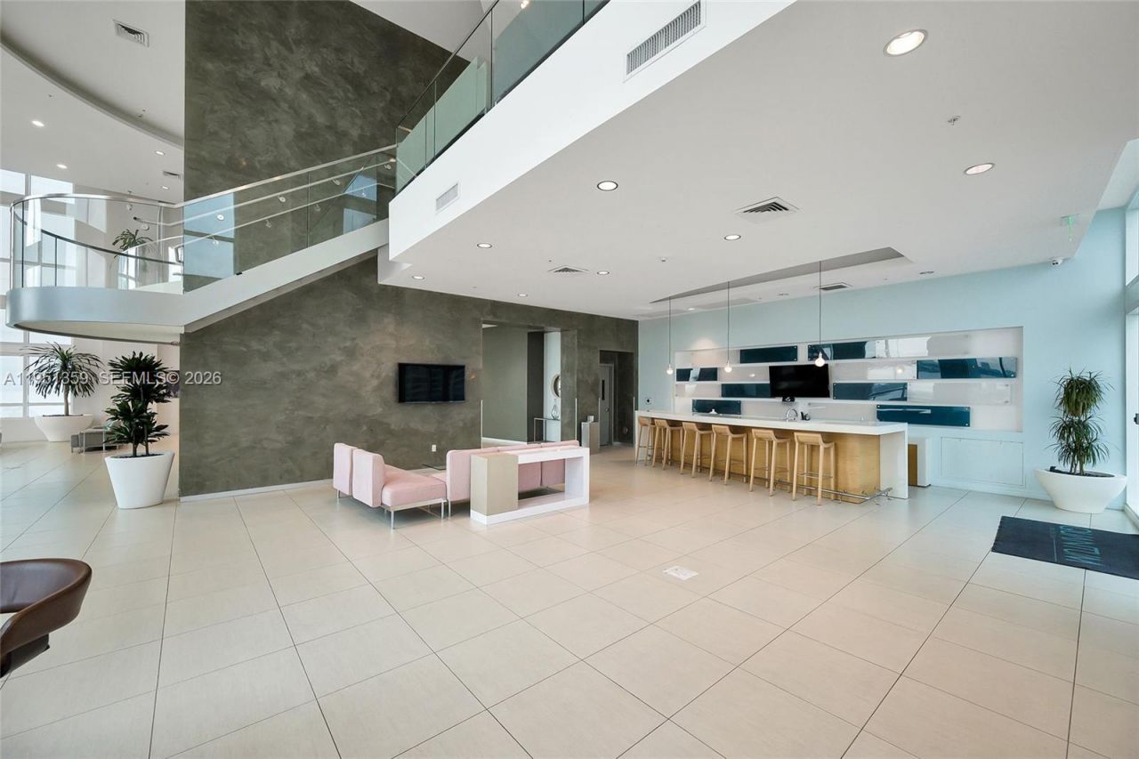 1900 N Bayshore Dr, Miami, FL 33132 Photo