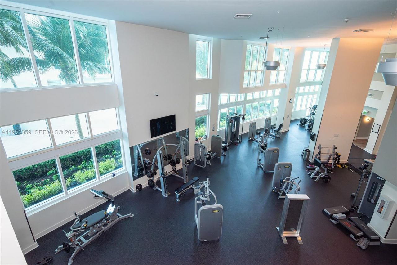 1900 N Bayshore Dr, Miami, FL 33132 Photo