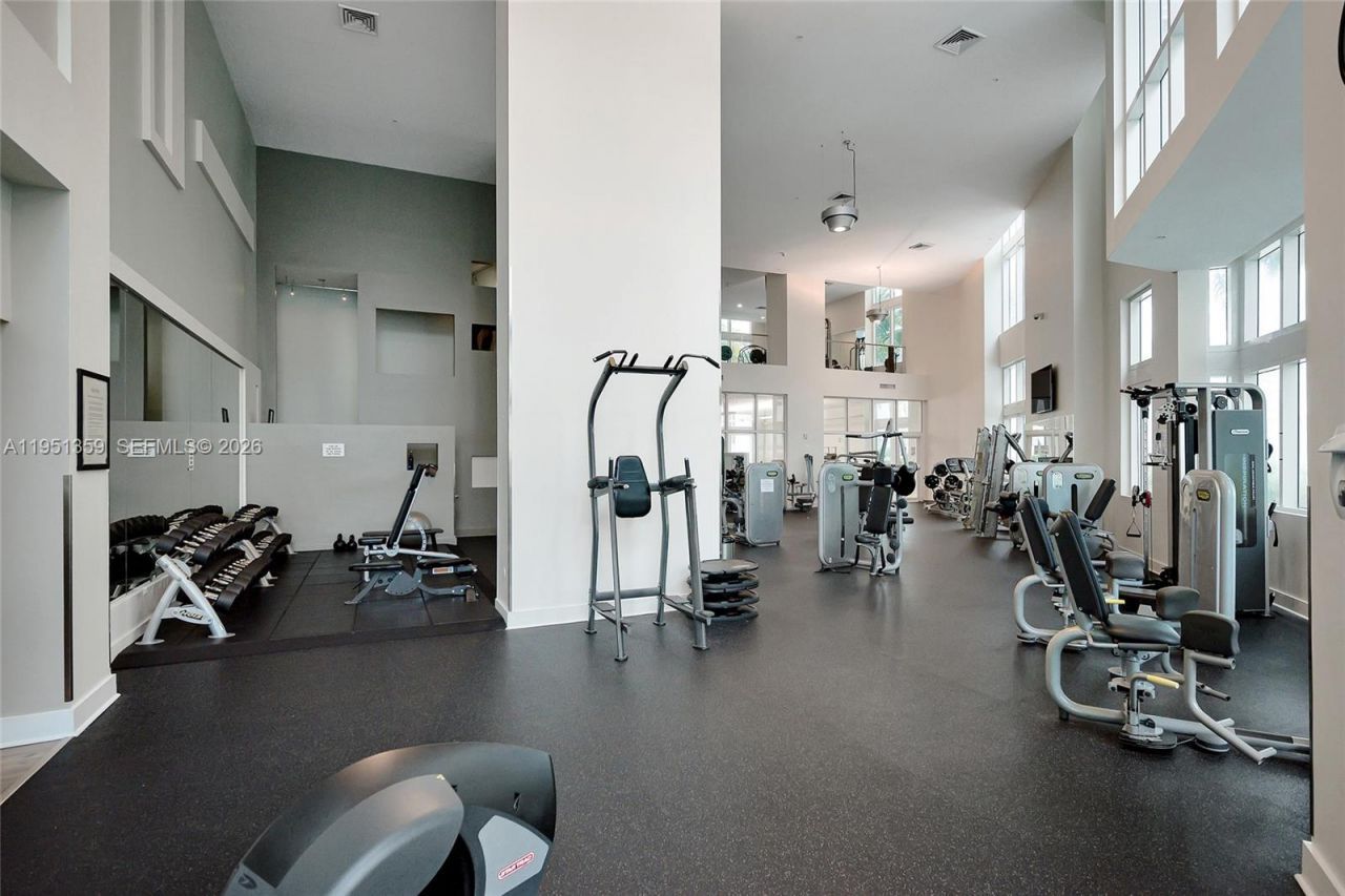 1900 N Bayshore Dr, Miami, FL 33132 Photo