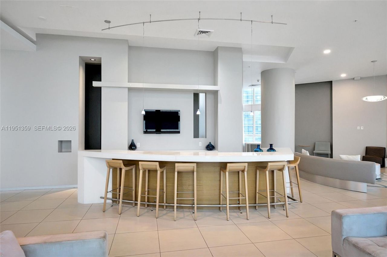 1900 N Bayshore Dr, Miami, FL 33132 Photo