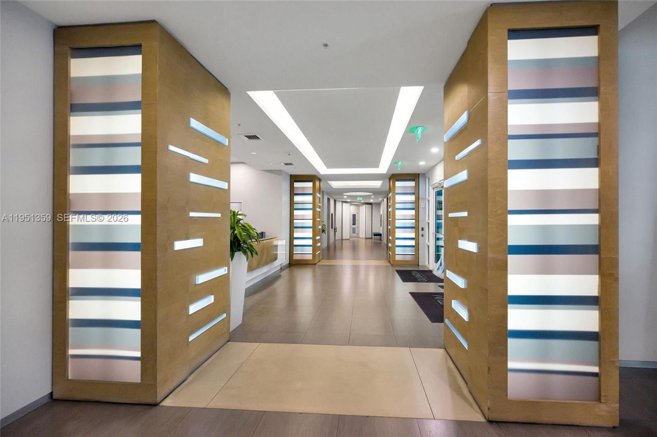 1900 N Bayshore Dr, Miami, FL 33132 Photo