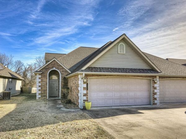 2206 Benjamin Drive, Carthage, MO 64836