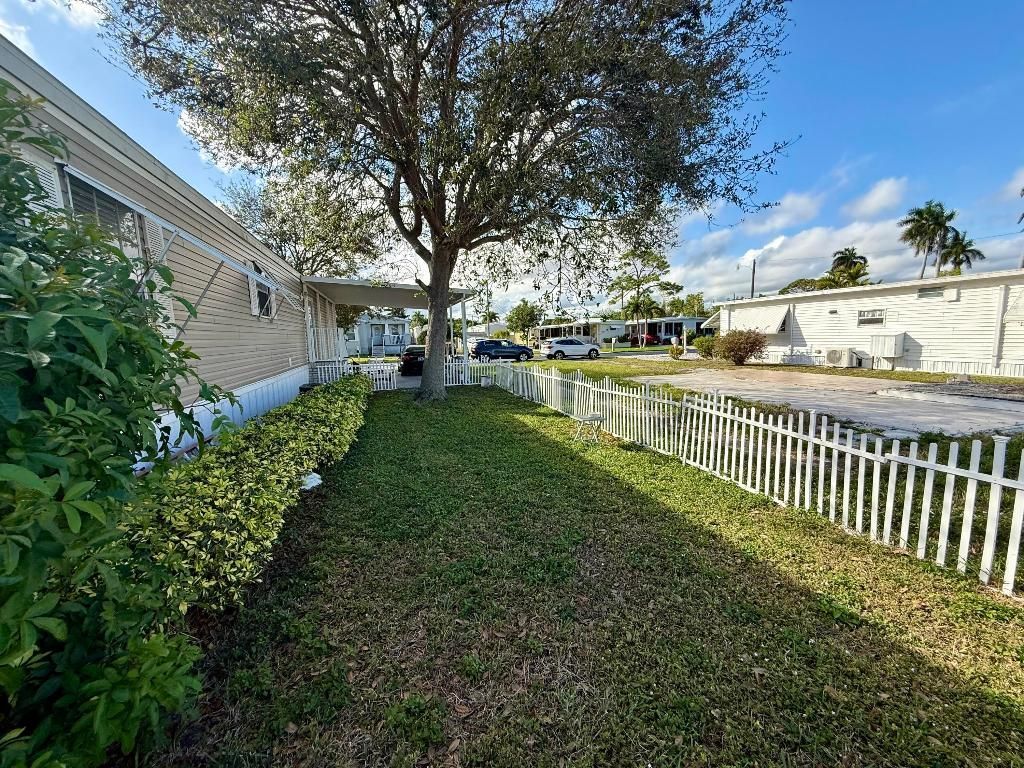 8964 Pine Street, Boynton Beach, FL 33436 Photo