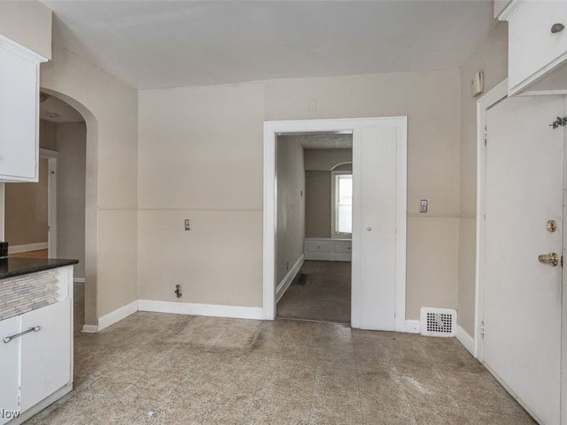 1526 Eddington Road, Cleveland, OH 44118 Photo 12