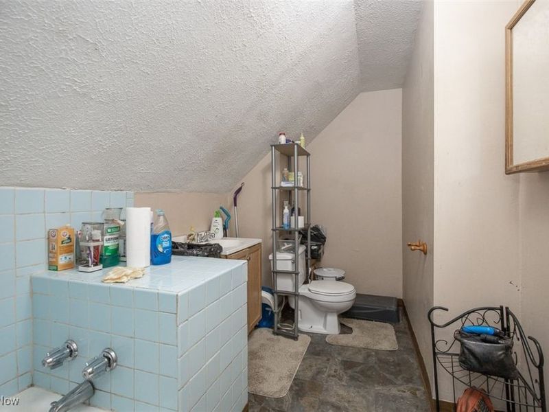 1526 Eddington Road, Cleveland, OH 44118 Photo 41