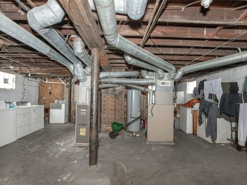 1526 Eddington Road, Cleveland, OH 44118 Photo 45