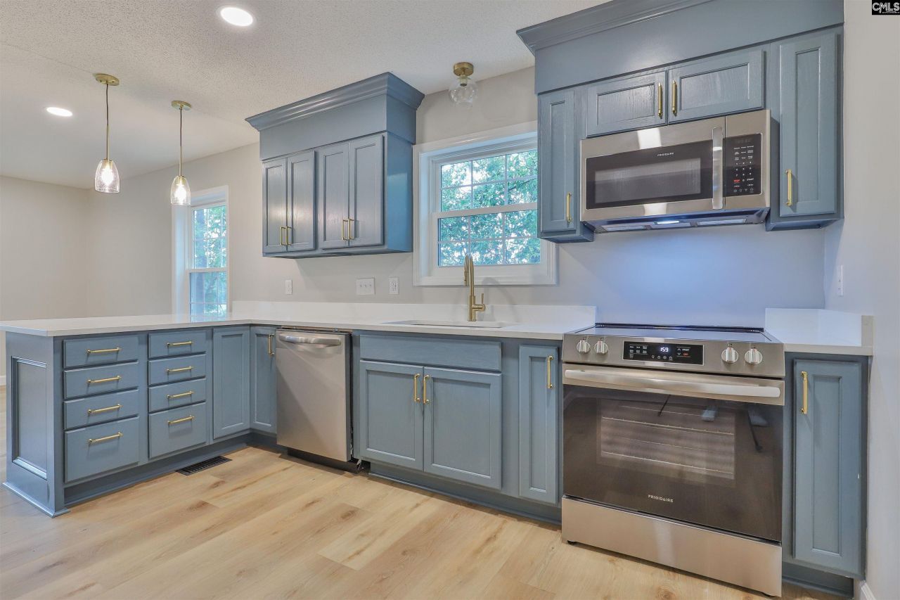 91 Riverview Court  Photo 13