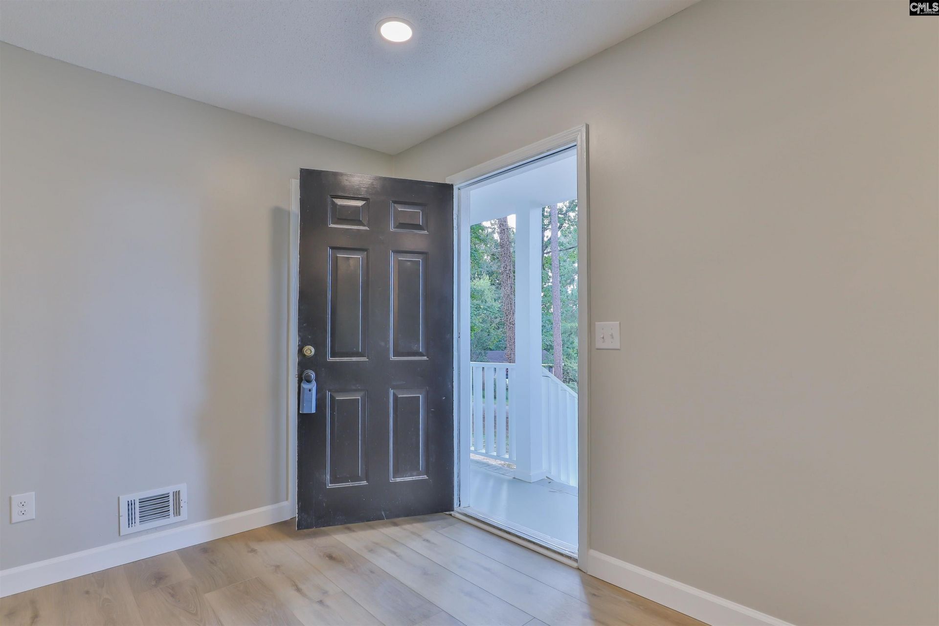 91 Riverview Court Photo 4