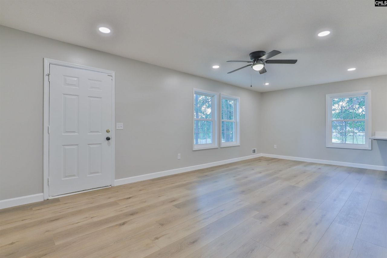 91 Riverview Court  Photo 6