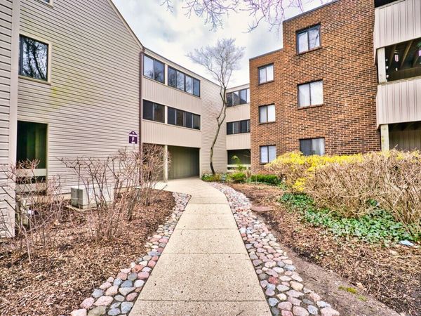 1840 W Highland Avenue, Unit E204, Elgin, IL 60123