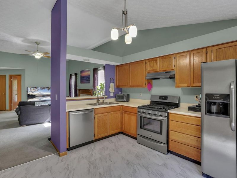 3563 Frenchpark Drive, Columbus, OH 43231 Photo 7