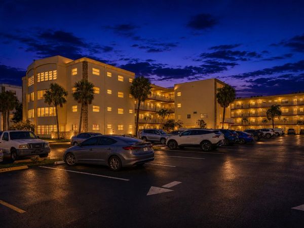 3990 NW 42nd Avenue, Unit 305, Lauderdale Lakes, FL 33319