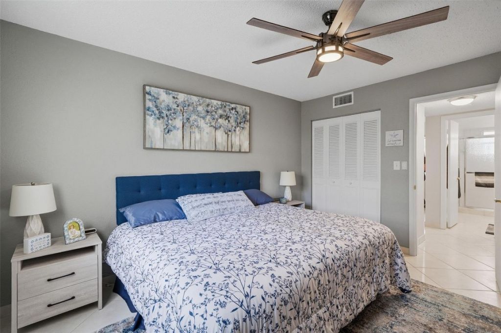 3990 NW 42nd Avenue, Unit 305, Lauderdale Lakes, FL 33319 Photo