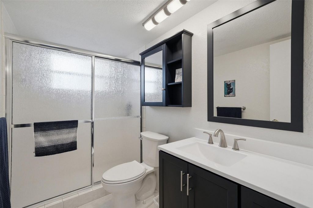 3990 NW 42nd Avenue, Unit 305, Lauderdale Lakes, FL 33319 Photo