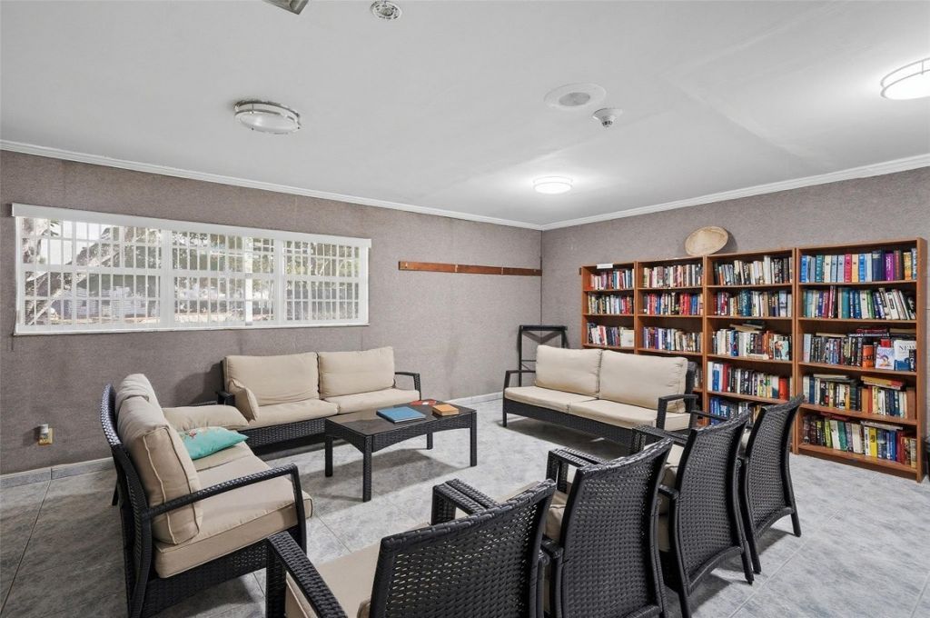 3990 NW 42nd Avenue, Unit 305, Lauderdale Lakes, FL 33319 Photo