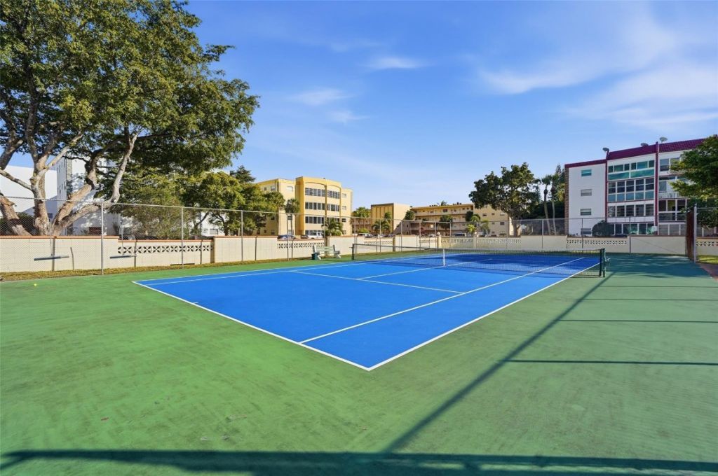 3990 NW 42nd Avenue, Unit 305, Lauderdale Lakes, FL 33319 Photo