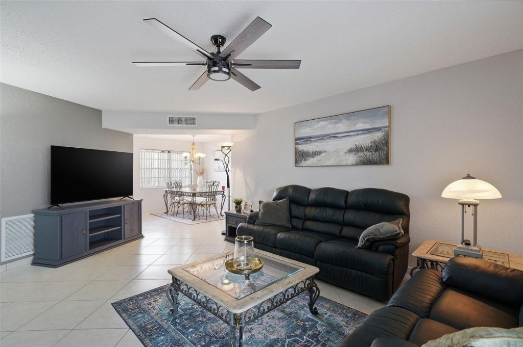 3990 NW 42nd Avenue, Unit 305, Lauderdale Lakes, FL 33319 Photo