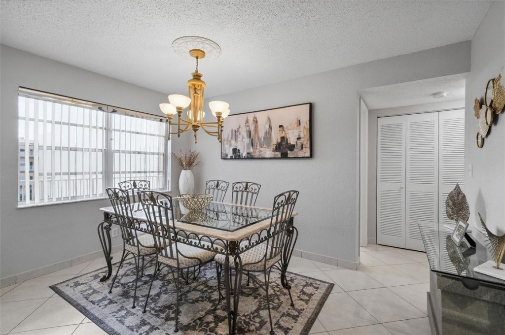 3990 NW 42nd Avenue, Unit 305, Lauderdale Lakes, FL 33319 Photo