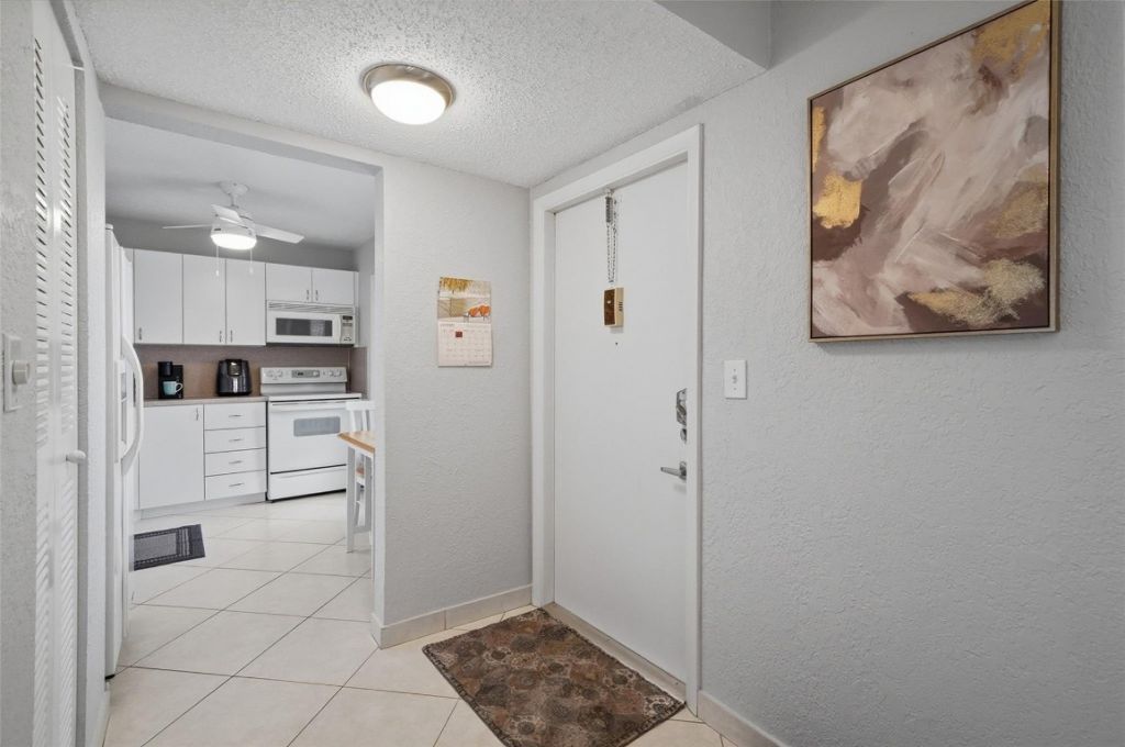 3990 NW 42nd Avenue, Unit 305, Lauderdale Lakes, FL 33319 Photo