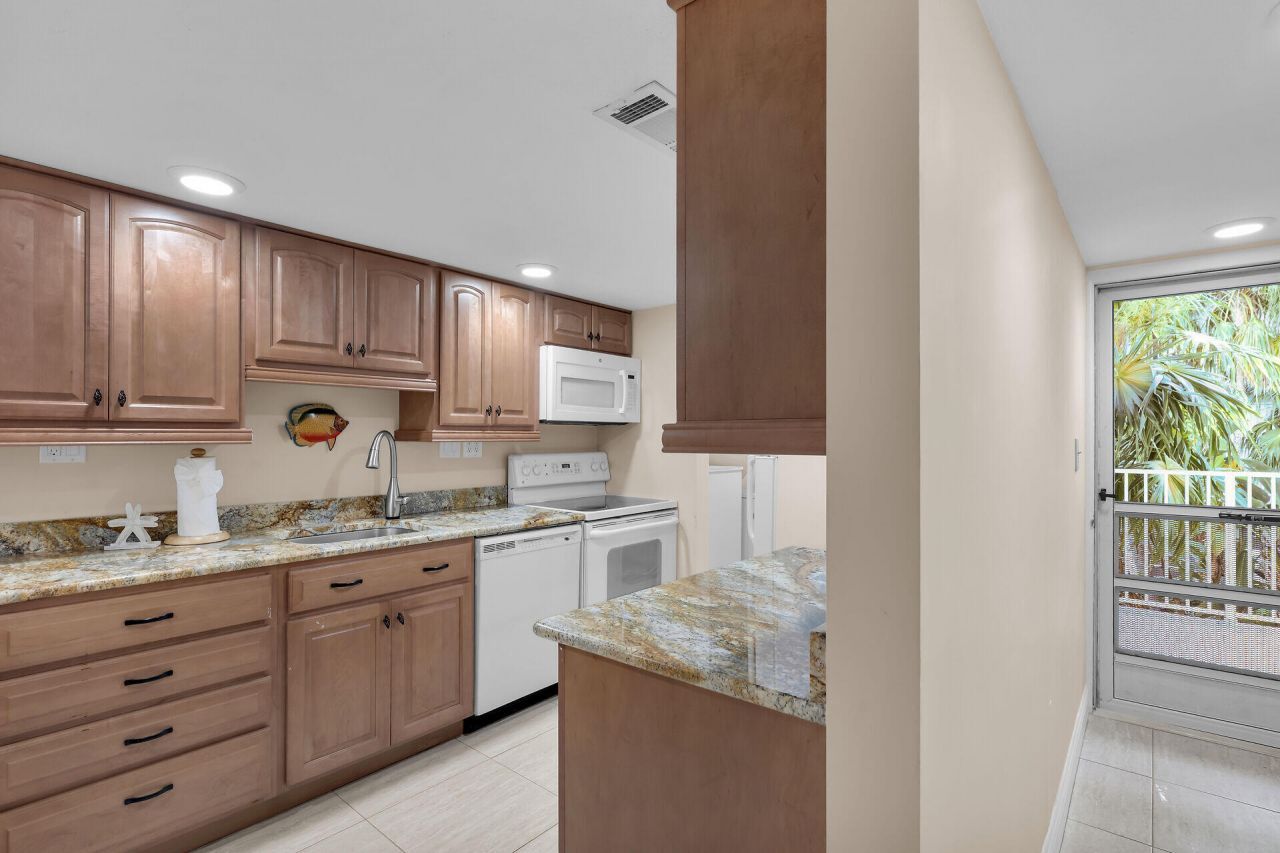 201 E Ocean Drive, Unit 1-211, Key Colony, FL 33051 Photo