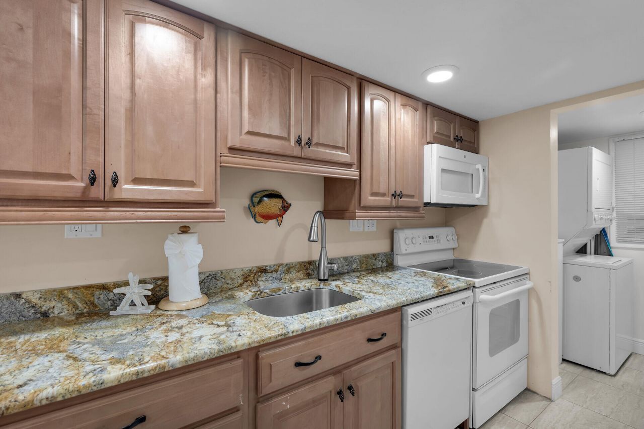 201 E Ocean Drive, Unit 1-211, Key Colony, FL 33051 Photo