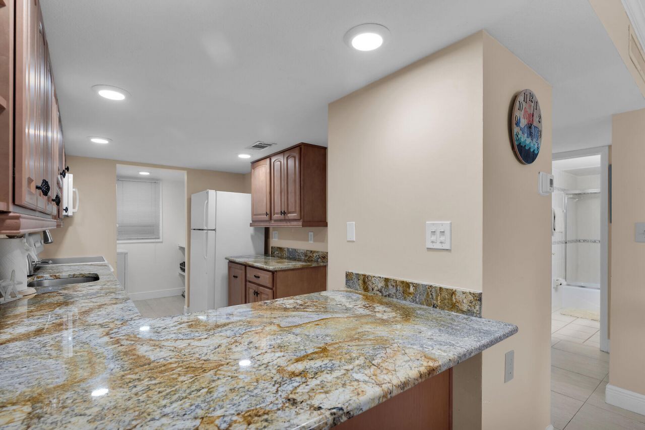 201 E Ocean Drive, Unit 1-211, Key Colony, FL 33051 Photo