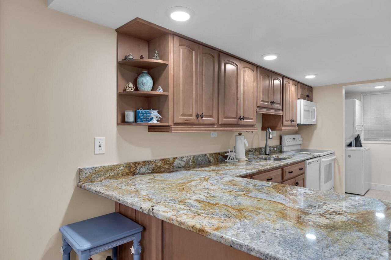 201 E Ocean Drive, Unit 1-211, Key Colony, FL 33051 Photo