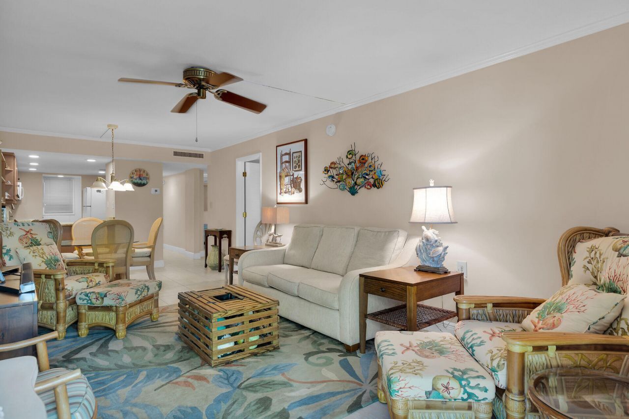 201 E Ocean Drive, Unit 1-211, Key Colony, FL 33051 Photo