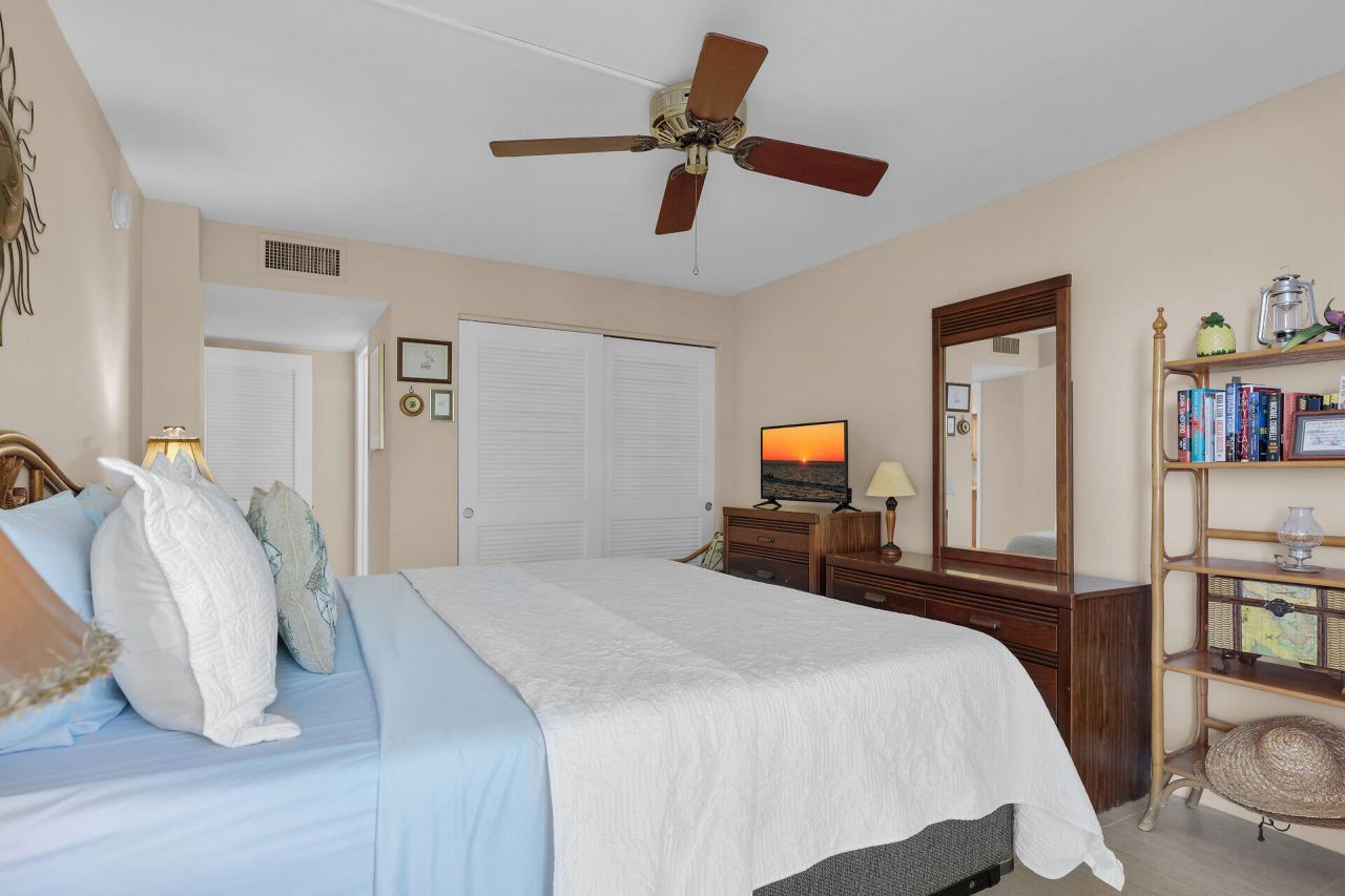 201 E Ocean Drive, Unit 1-211, Key Colony, FL 33051 Photo