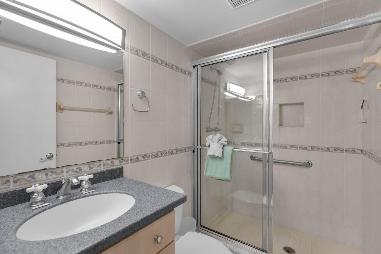 201 E Ocean Drive, Unit 1-211, Key Colony, FL 33051 Photo