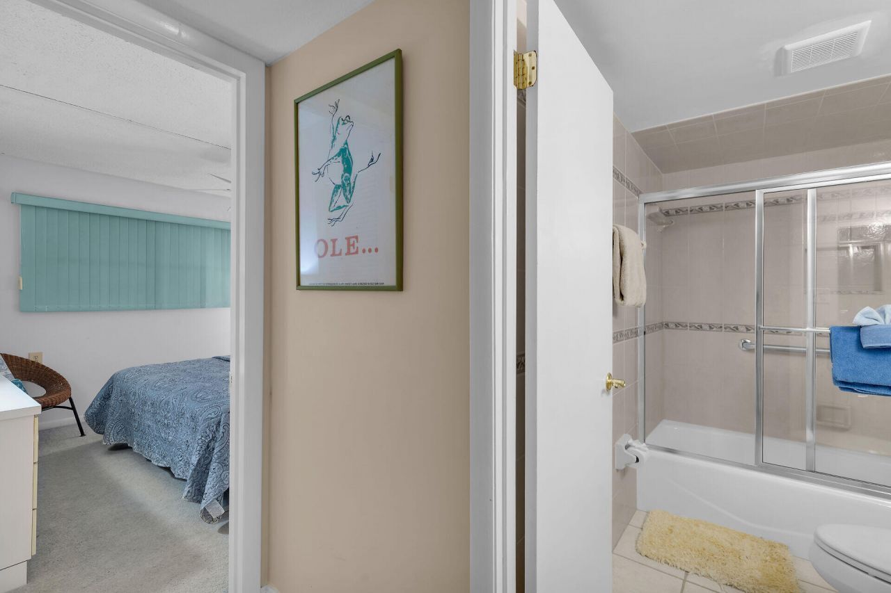 201 E Ocean Drive, Unit 1-211, Key Colony, FL 33051 Photo