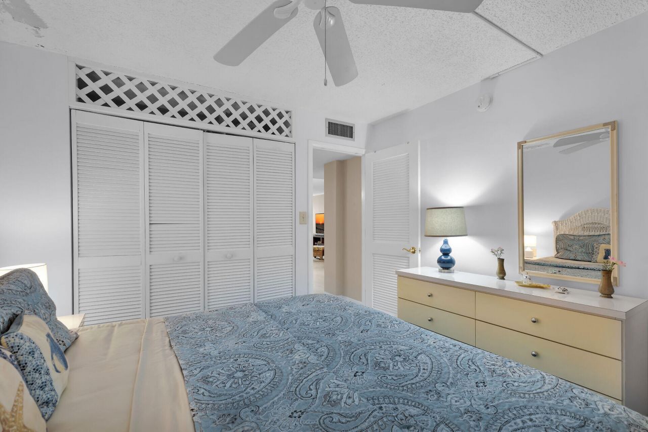 201 E Ocean Drive, Unit 1-211, Key Colony, FL 33051 Photo