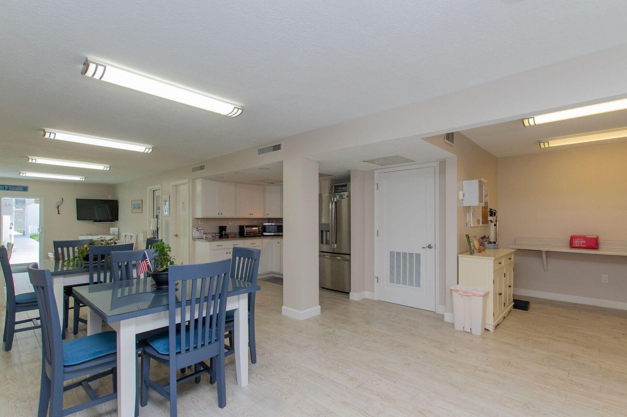 201 E Ocean Drive, Unit 1-211, Key Colony, FL 33051 Photo