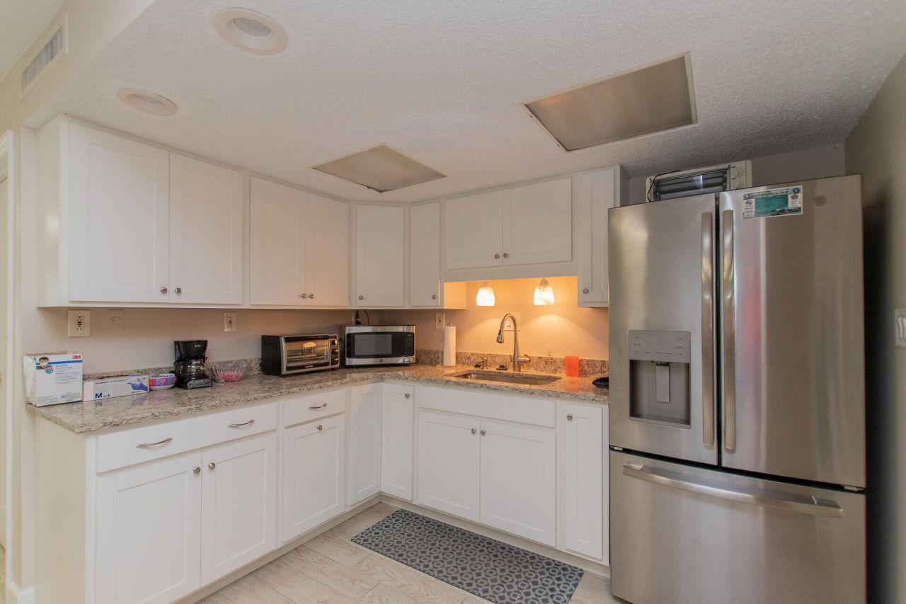 201 E Ocean Drive, Unit 1-211, Key Colony, FL 33051 Photo