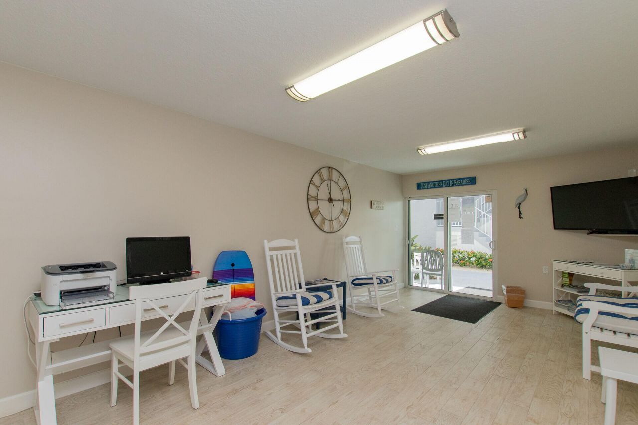 201 E Ocean Drive, Unit 1-211, Key Colony, FL 33051 Photo