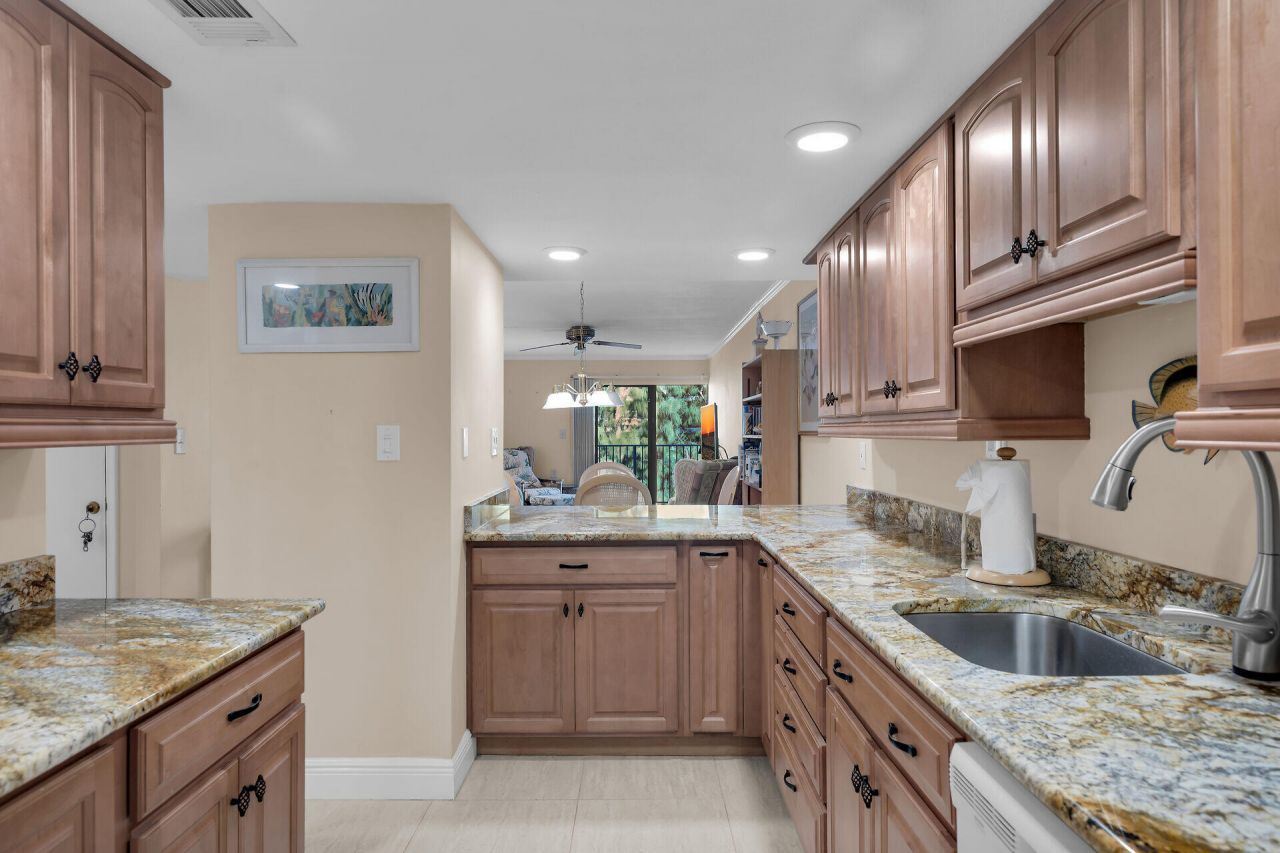 201 E Ocean Drive, Unit 1-211, Key Colony, FL 33051 Photo