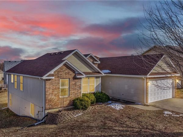 1219 S Countryview Lane, Warrensburg, MO 64093