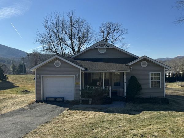 245 Rowan Rd, White Sulphur Springs, WV 24986