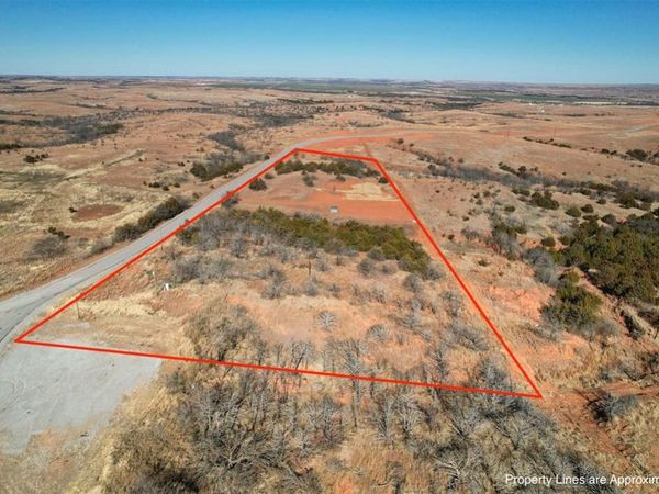 77878 N 2080 Road, Leedey, OK 73654