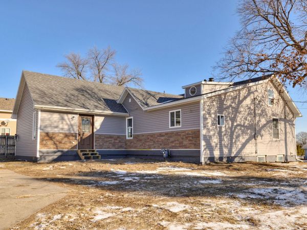 606 1st Avenue S, Altoona, IA 50009