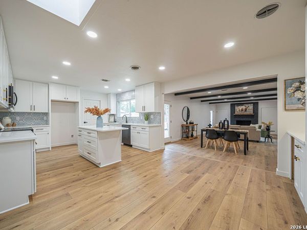 355 Donella, Hollywood Park, TX 78232