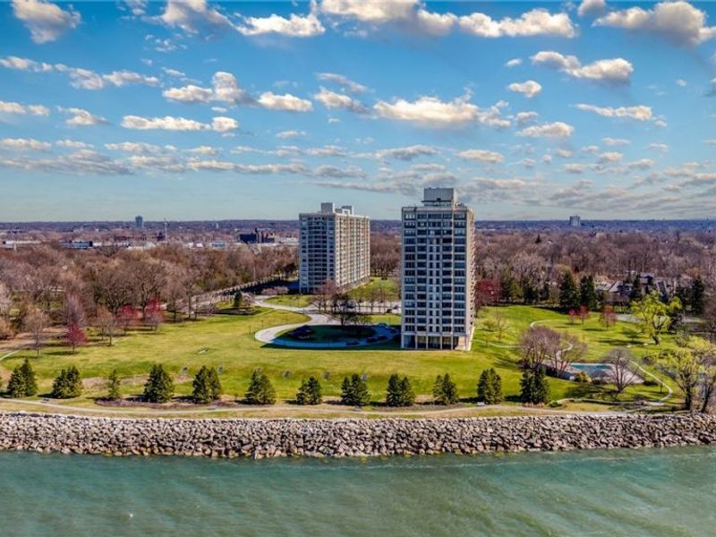 2 Bratenahl Place, Unit 3F, Bratenahl, OH 44108 Photo 1