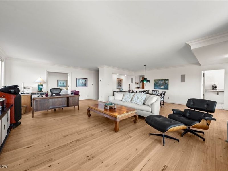 2 Bratenahl Place, Unit 3F, Bratenahl, OH 44108 Photo 11